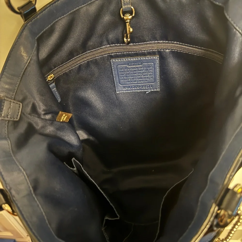 Like New Coach ๐ฅ Vintage Audrey Patent Leather Navy Tote Shoulder Bag - Picture 9 of 14